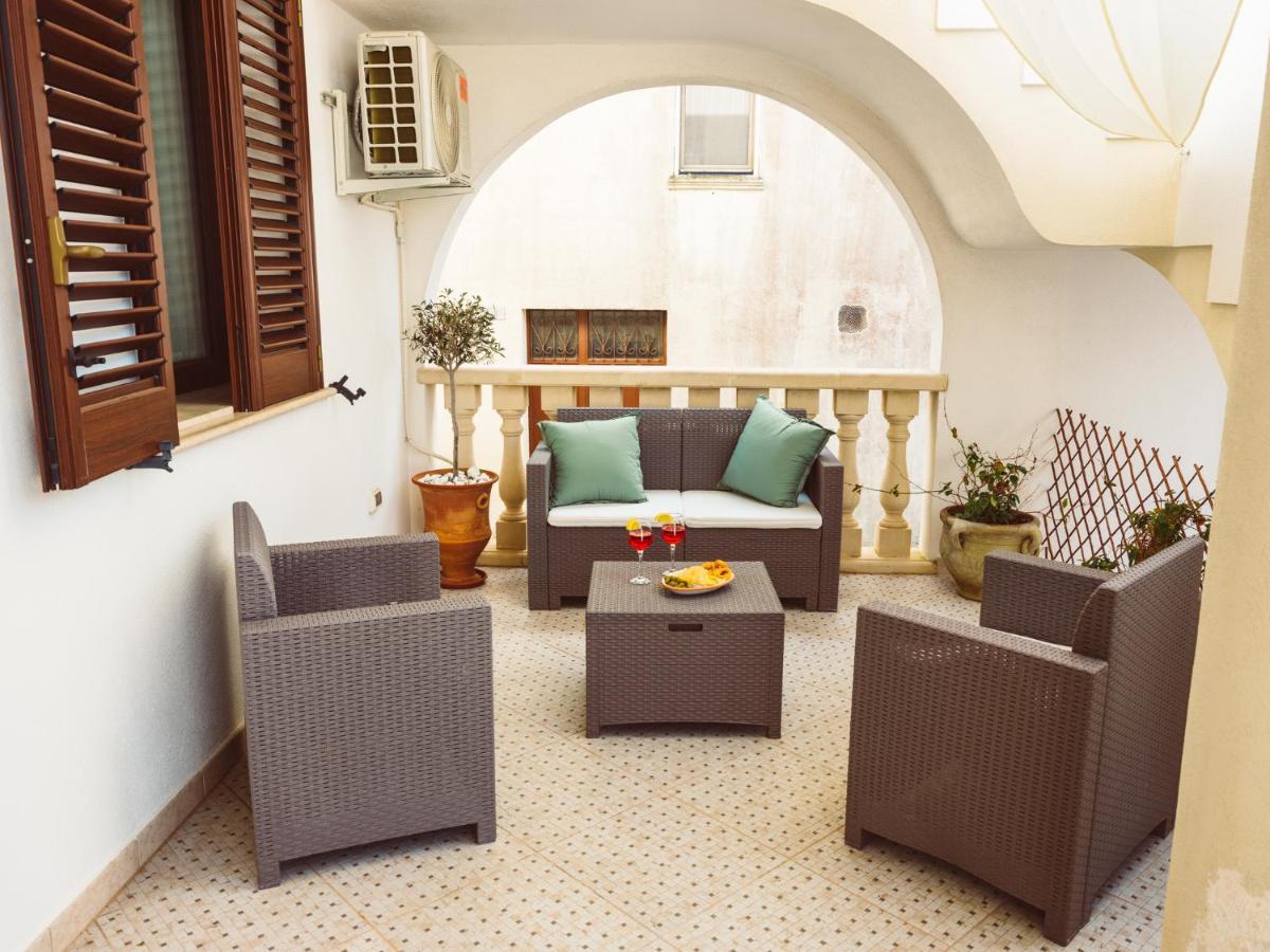 B&B Casa Di Gio' Tiggiano ภายนอก รูปภาพ